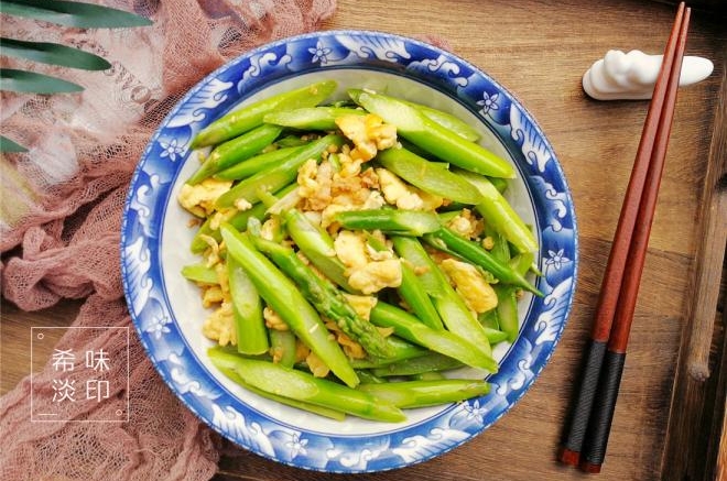 肉末鸡蛋炒芦笋