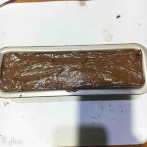 整平，待烤箱上下火预热140度五分钟。