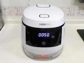 合上盖子，选择“汤粥”程序，电饭煲进入工作模式。