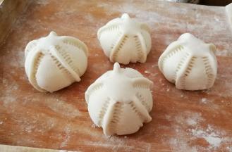 收口朝下 用小夹子夹出自己喜欢的样式