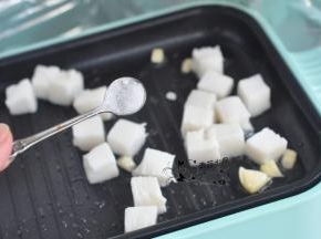 加一点点盐提味。