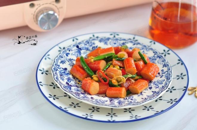 黄瓜花炒即食蟹棒