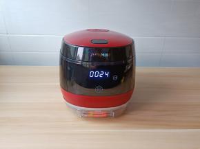 等炖煮到24分钟时，加入老冰糖一起煮。