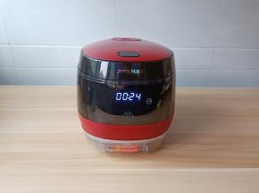 等炖煮到24分钟时，加入老冰糖一起煮。