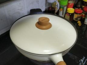 盖上盖子焖五分钟