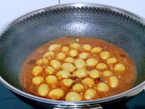 中火烧开，无需盖盖子，烧开后转中小火煮。