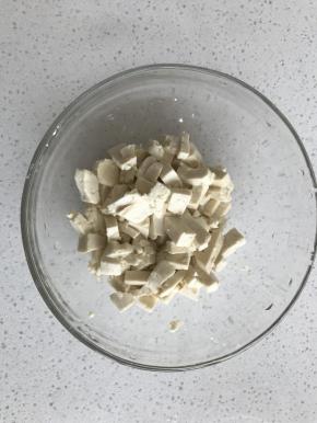 3.豆腐切成小块