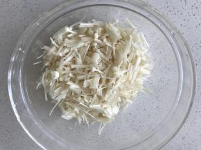 3.	金针菇清洗干净切段