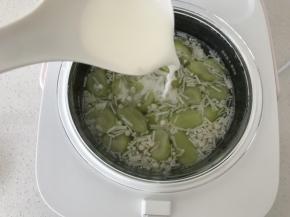 10.	玉米淀粉加入少量的水混合搅匀，丝瓜煮软烂后加入玉米淀粉水搅匀，一级抗菌汤勺，放置久了也不会滋生发霉。