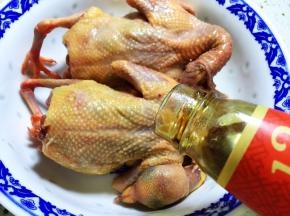 倒入蚝油