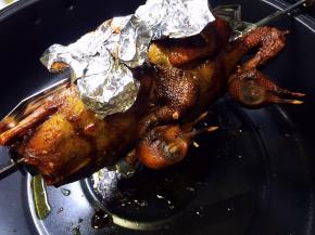 中间用锡纸将翅尖包裹上，以免烤焦