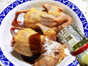 倒入料酒