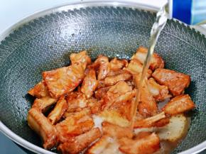 加入一听啤酒。