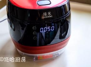 选择汤粥功能，默认时间为50分钟，时间按“+”或“—”可以调整，几秒钟后自动运行。