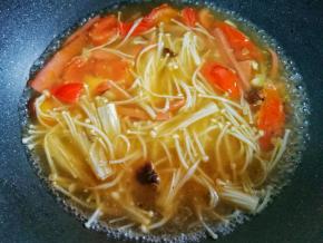 倒入一大碗清水烧开。