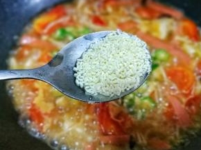 加一勺鸡精。