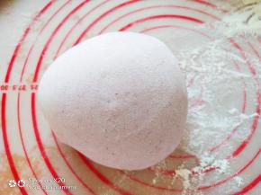 一个和面程序结束，取出放揉面垫上。