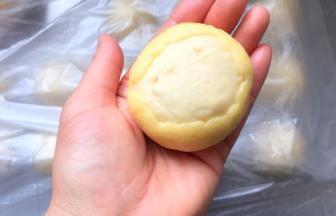 包入一个面团。地面不用包