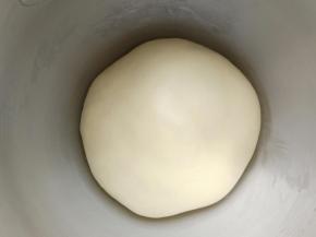 揉好的面团盖保鲜膜进行一发(一发温度不要超过28度)