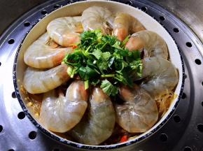 上锅蒸，水开后蒸8分钟即可