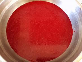 猪血去除血筋备用