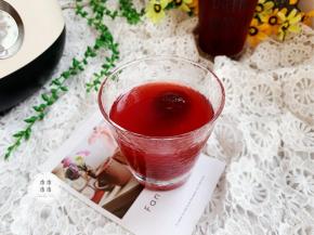 今天这杯冰爽可口的杨梅汁你喜欢吗？欢迎给我留言，一起探讨美食的乐趣！如果你也喜欢，记得收藏并转发给更多的朋友。你的支持，是我最大的动力！ 我是木木，我在这里等你！点个赞，让我看到你！