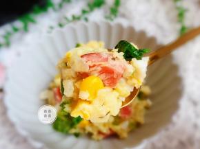 今天这道土豆泥沙拉，你喜欢吗？平时你都怎么吃土豆？欢迎留言给我，和我一起探讨美食的乐趣！如果你也喜欢，记得收藏并转发给更多的朋友！你的支持，是我最大的动力！
我是木木，我在这里等你！点个赞，让我看到你！