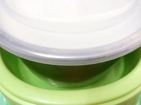 倒入容器里，放入酸奶机中发酵8个小时左右