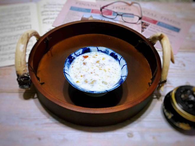 牛乳蜂蜜桃胶羹