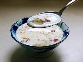 搅拌均匀，是蜂蜜充分溶化。