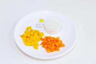 准备好南瓜、胡萝卜和糯米。