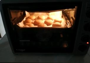 送进烤箱 再次发酵