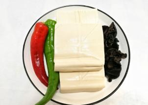 准备好所有食材。