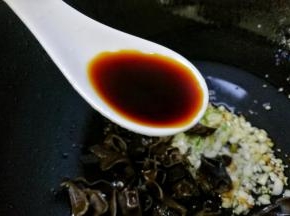加两勺生抽。