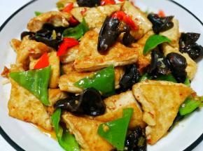 多吃了两碗米饭。