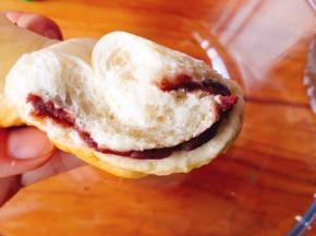 忍不住趁热来一个，松软可口，豆沙香甜