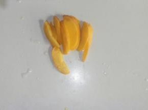 黄桃切薄片
