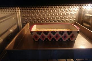 放入提前预热好的烤箱中层，上下火170度约烤33分钟左右