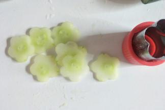 用模具压出形状