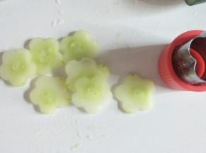 用模具压出形状