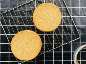 凉透之后徒手脱模