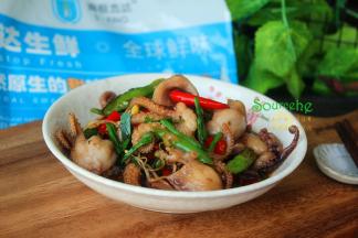 麻辣鲜美的小章鱼就出锅了，快捷美味，非常下饭。