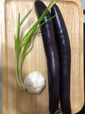 先把所需食材准备好。