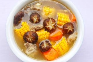 出锅前加一勺盐，撒上葱花。