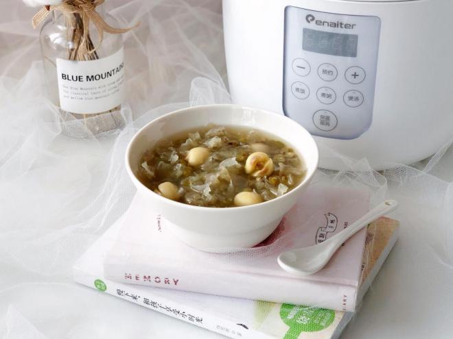 绿豆糯耳莲子汤