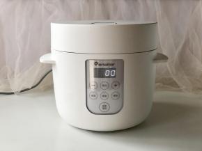 盖好电饭煲盖子，按下“煲汤”键，电饭煲开始工作，就无需看管啦！