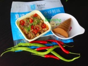食材：麻辣蛤蜊肉、酸笋、红辣椒、青辣椒、茴香。
