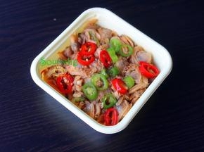 麻辣蛤蜊肉在室温内解冻，天气热，取出冰箱就能快速解冻