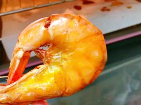 等虾壳变脆，壳肉分离就出炉