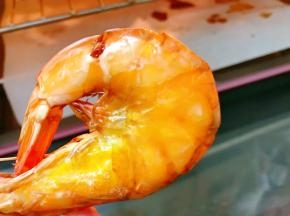 等虾壳变脆，壳肉分离就出炉